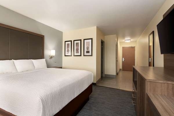  - AmericInn West Appleton - I-41, Exit 137