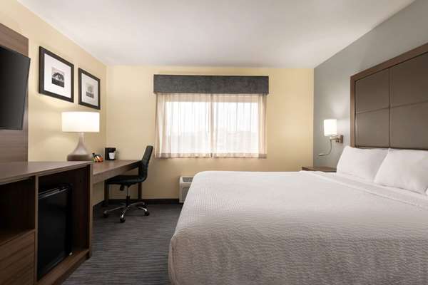  - AmericInn West Appleton - I-41, Exit 137