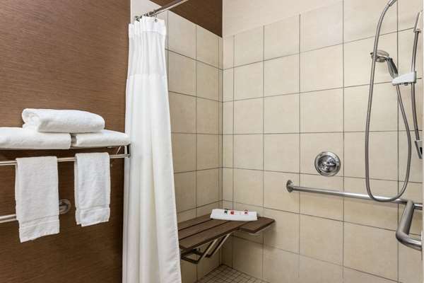  - Baymont Inn & Suites Woodland Hills Tulsa