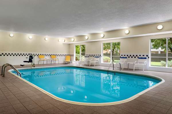 Pool - Baymont Inn & Suites Woodland Hills Tulsa