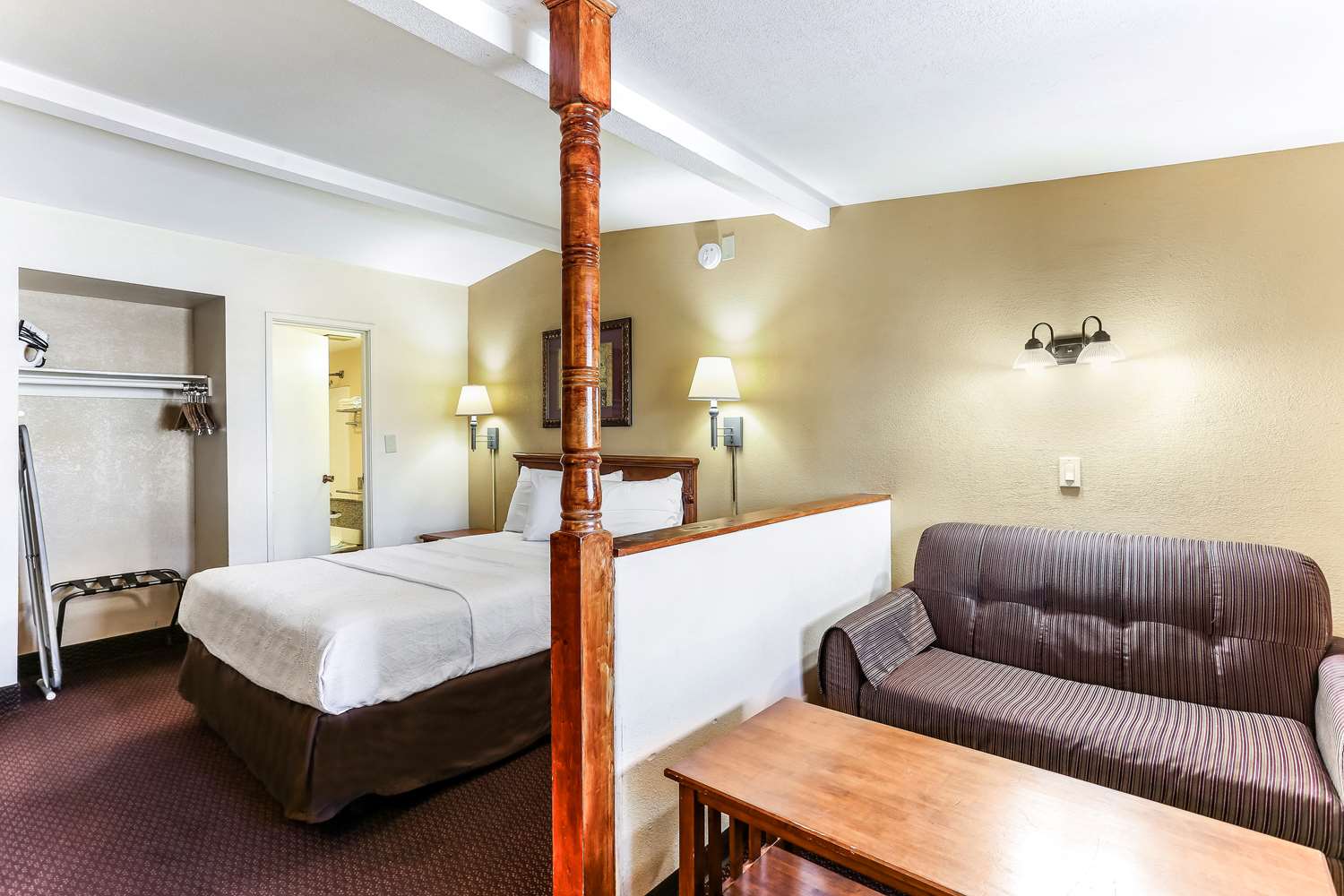 1 Queen Bed Suite Non-Smoking image