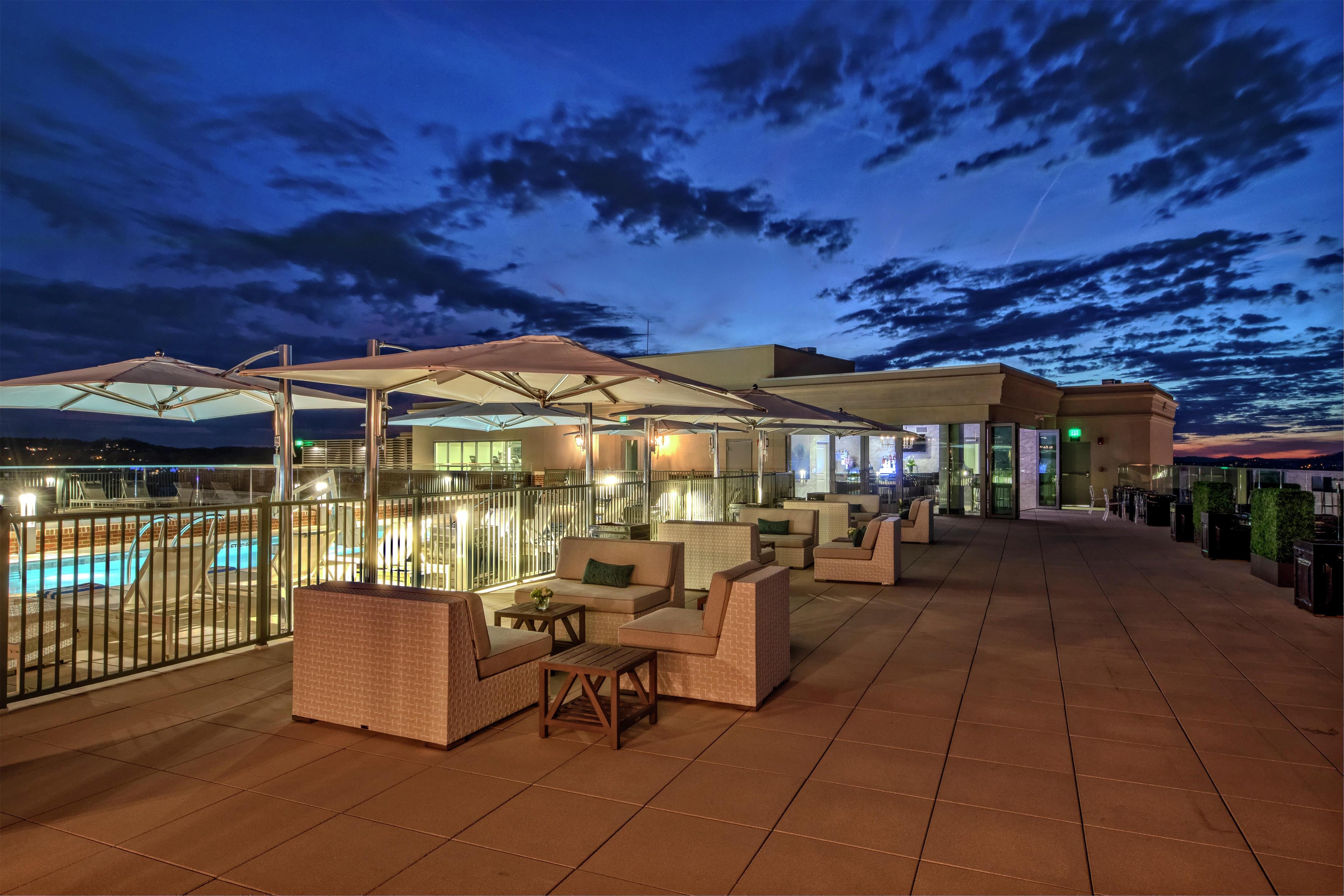 Pool | Hilton Nashville Green Hills