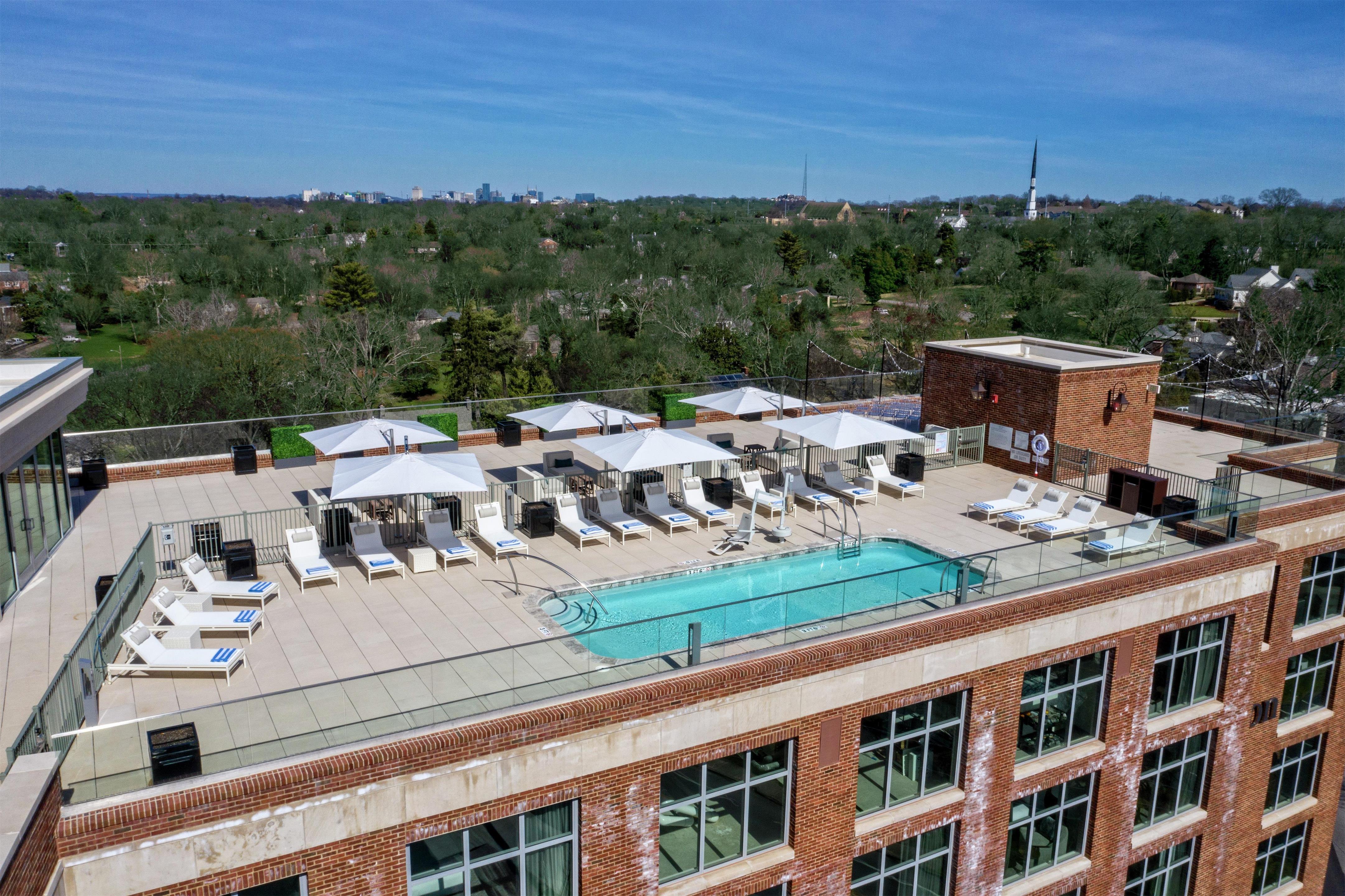 Pool | Hilton Nashville Green Hills