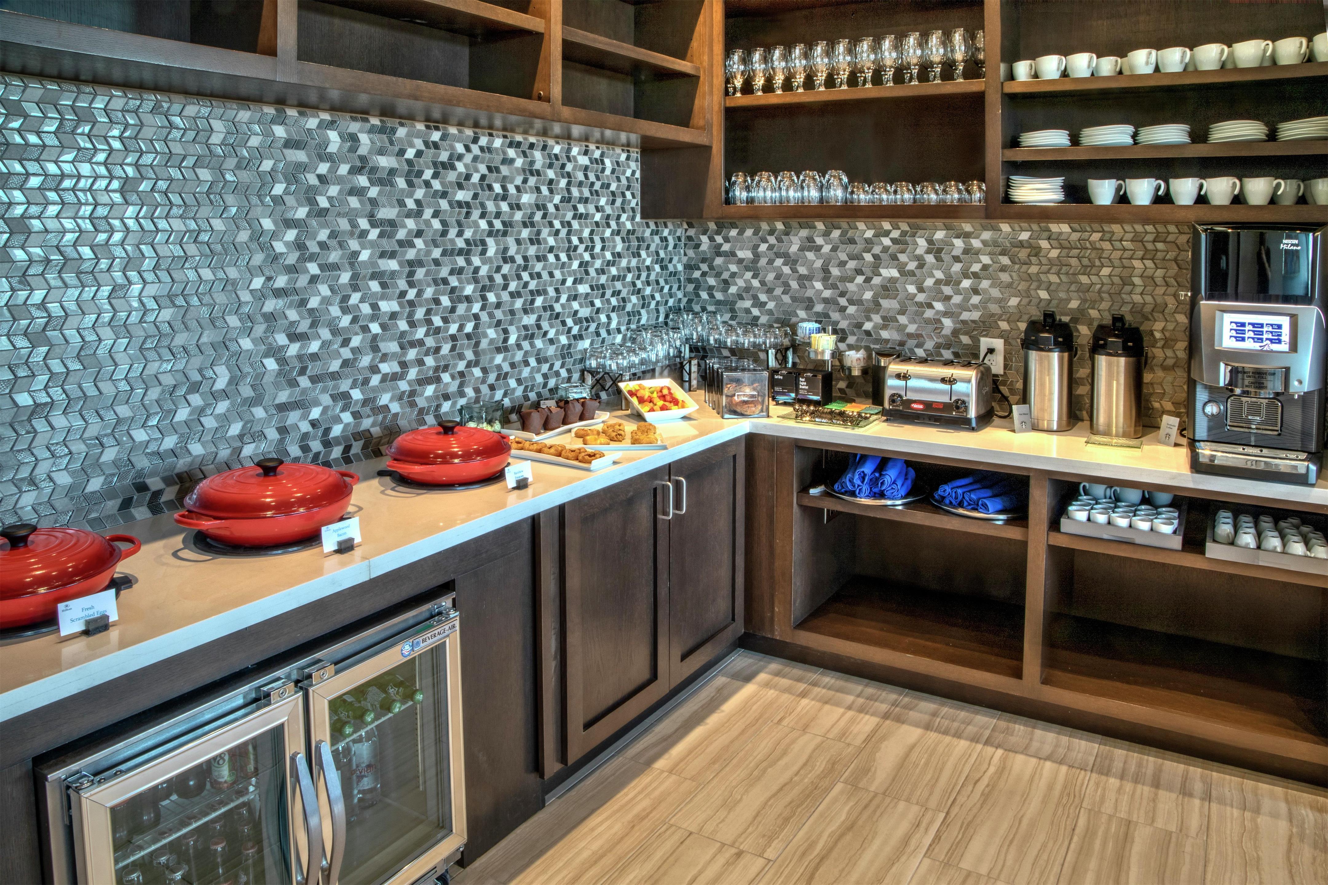 Breakfast Area | Hilton Nashville Green Hills