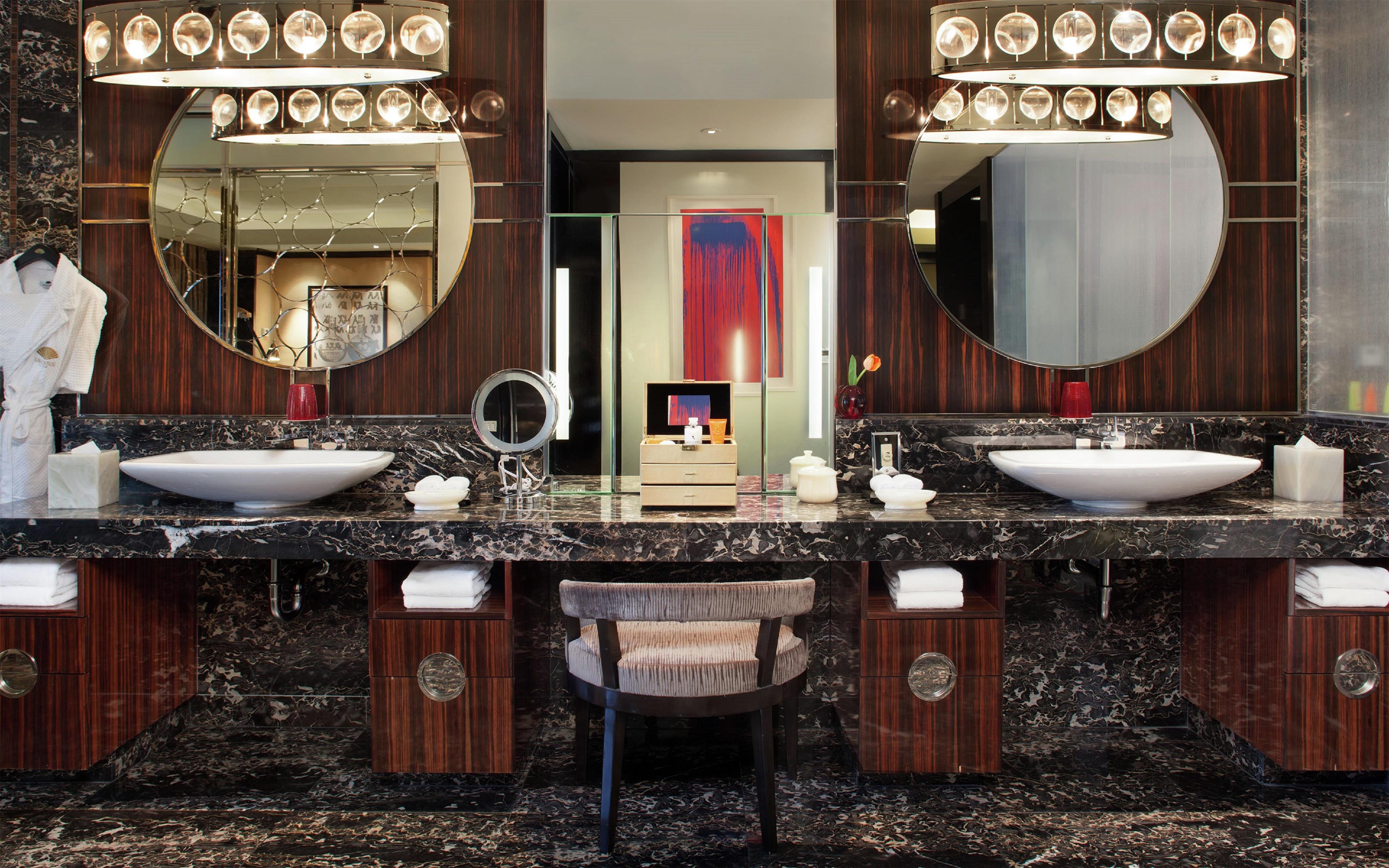 Guest room bath