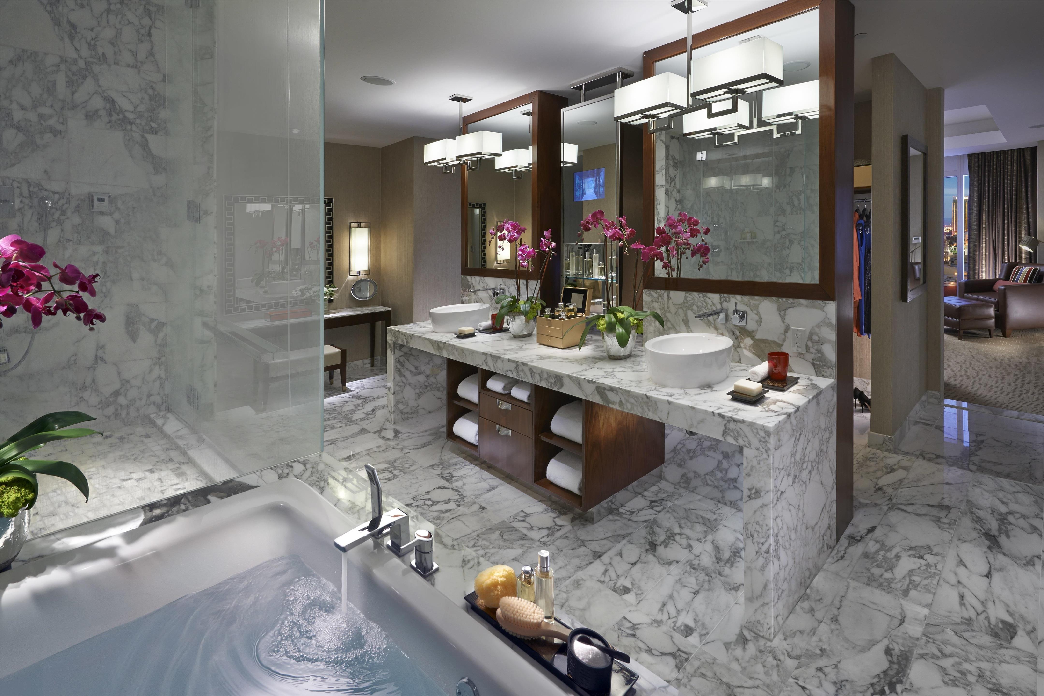 Guest room bath