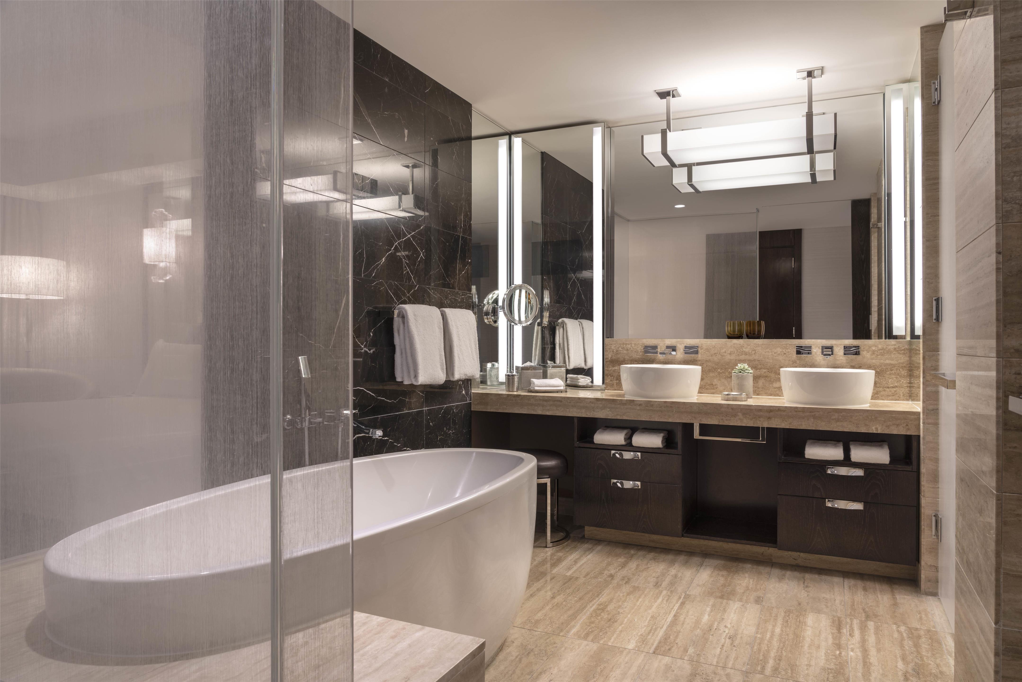 Guest room bath