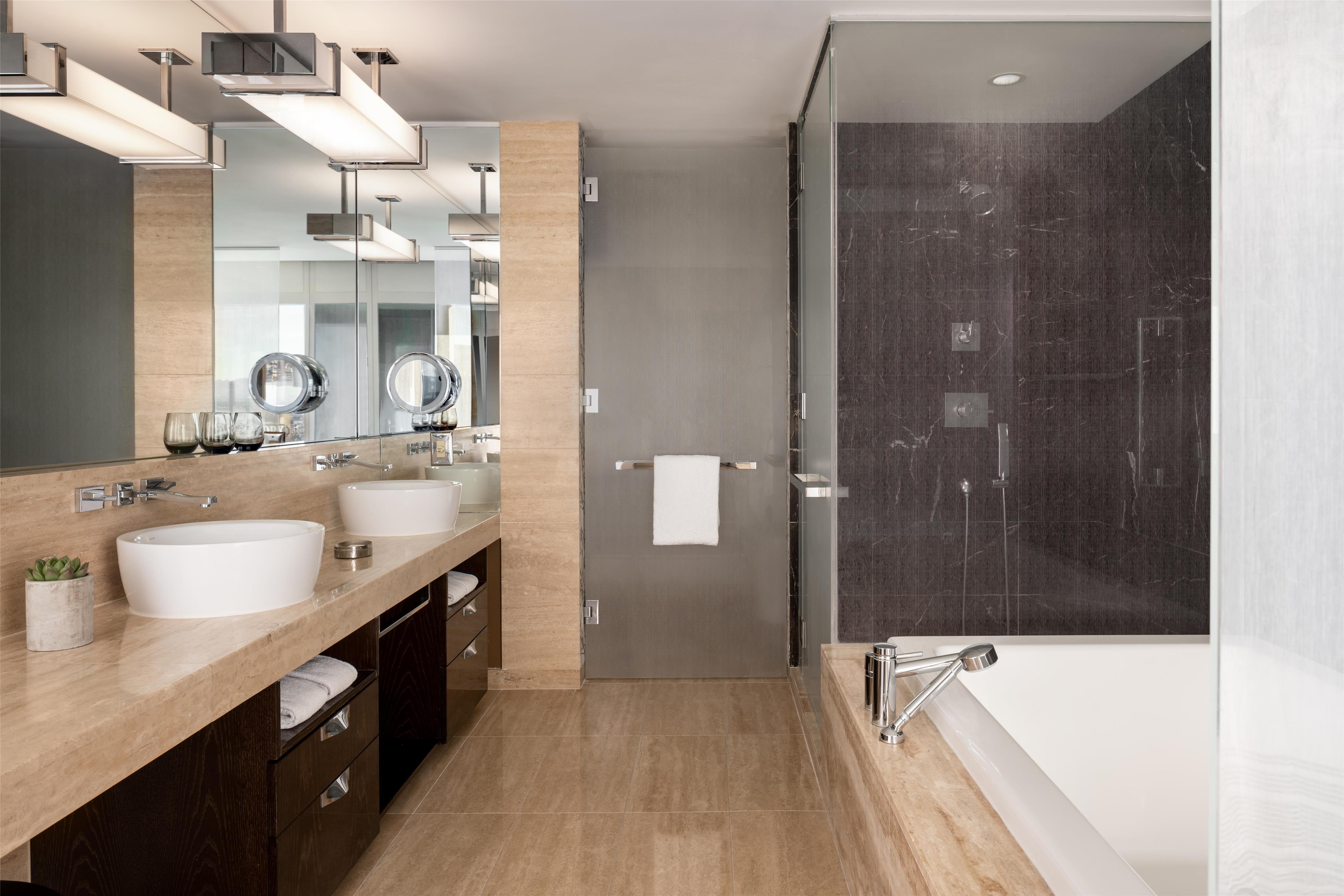 Guest room bath