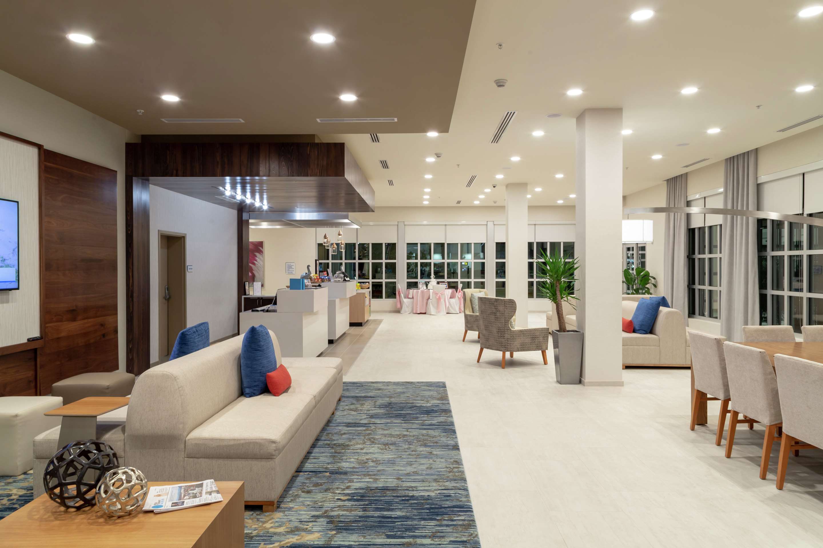 Lobby | Hilton Garden Inn Tampa - Wesley Chapel