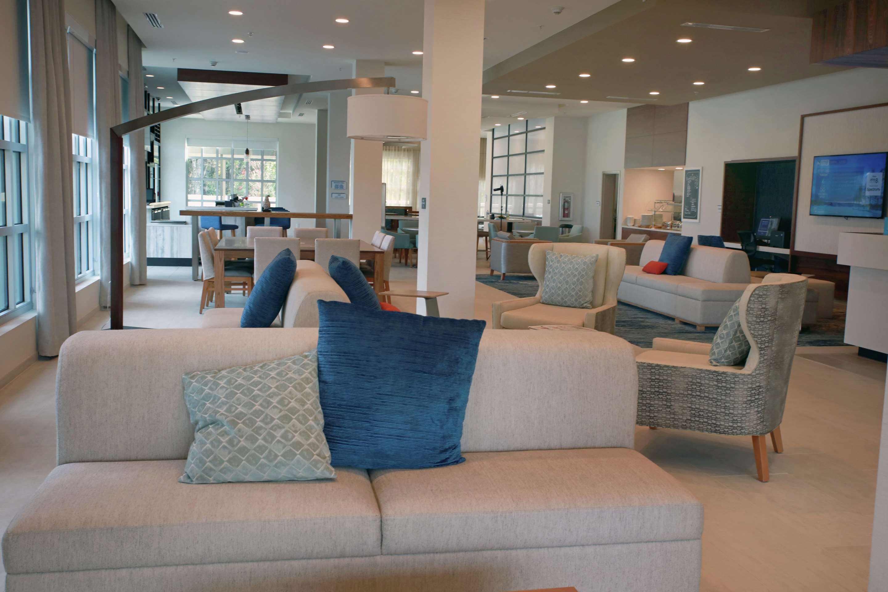Lobby | Hilton Garden Inn Tampa - Wesley Chapel