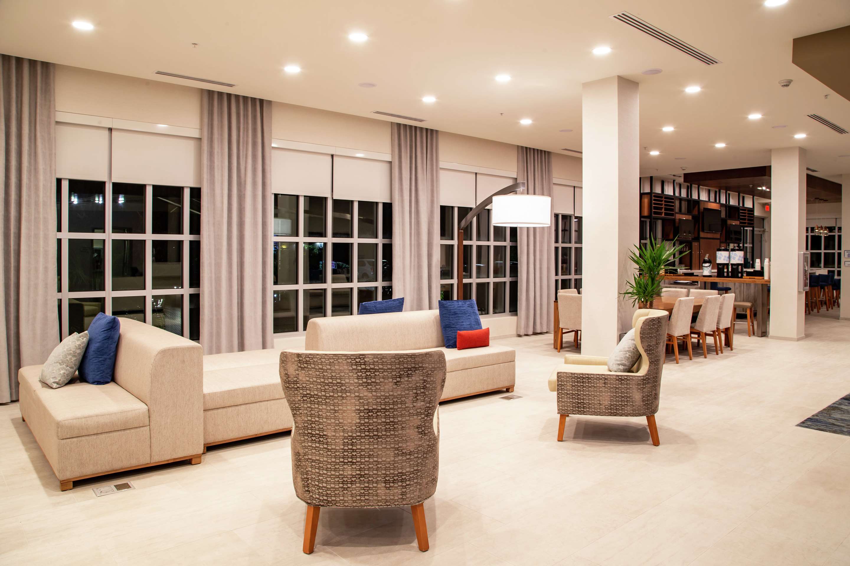 Lobby | Hilton Garden Inn Tampa - Wesley Chapel