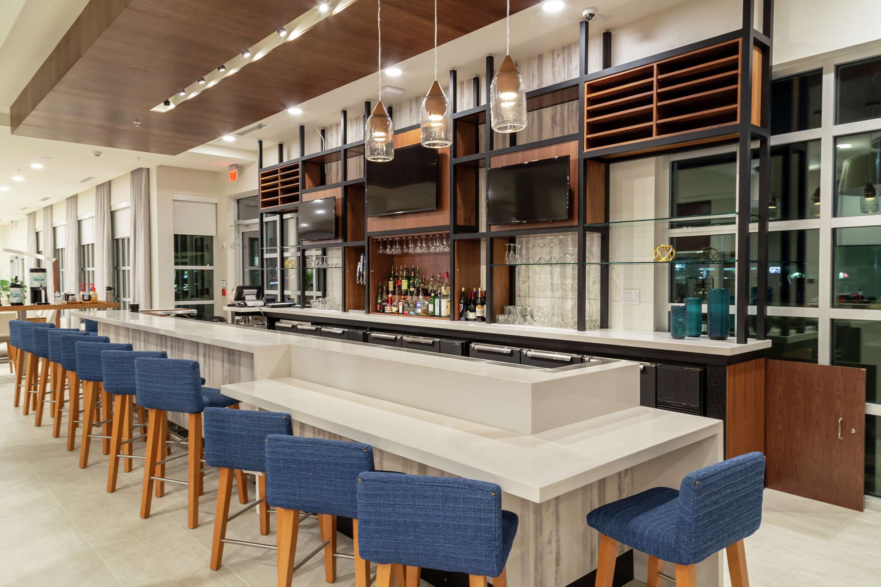 BarLounge | Hilton Garden Inn Tampa - Wesley Chapel