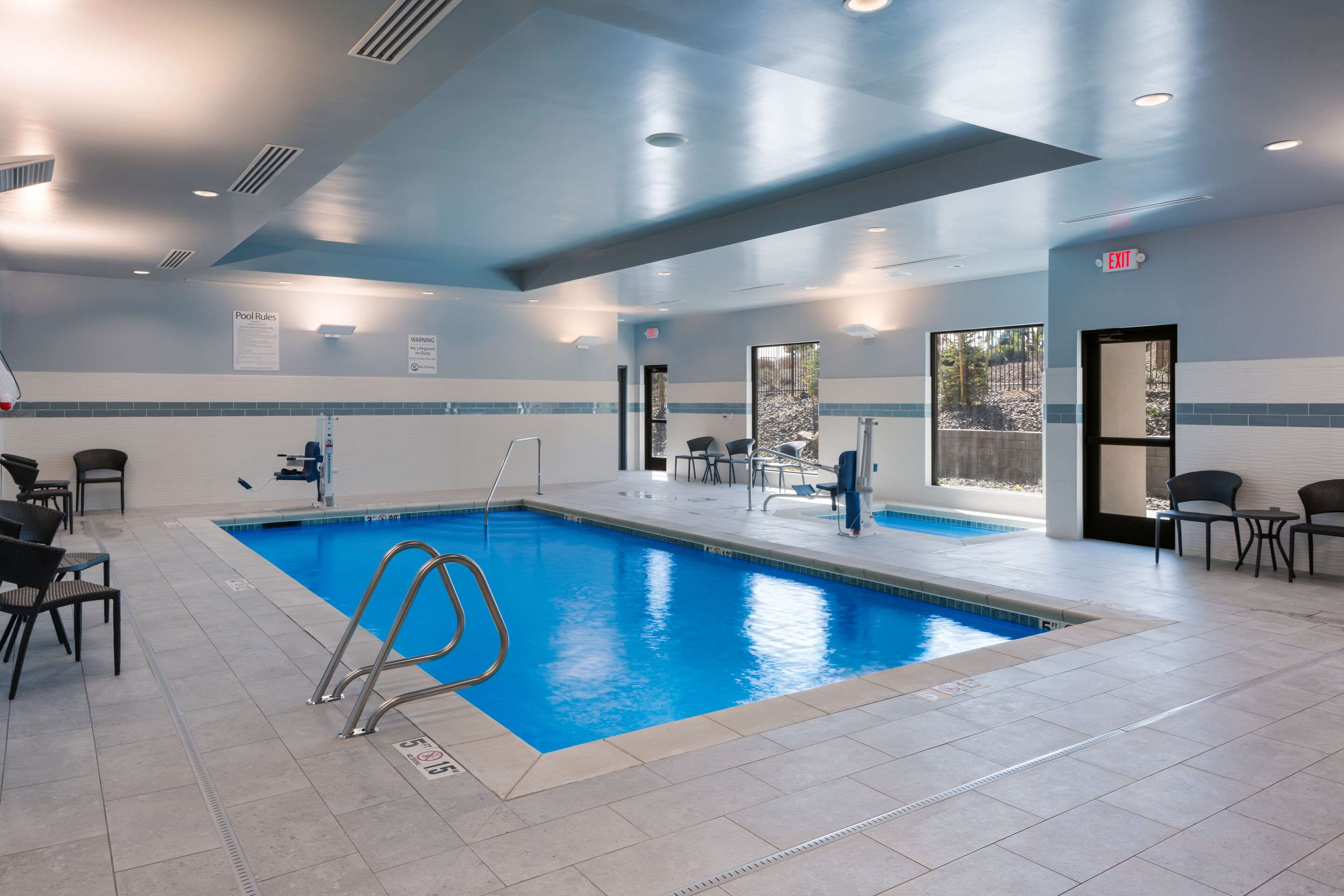 Indoor pool | Comfort Suites Kennewick at Southridge
