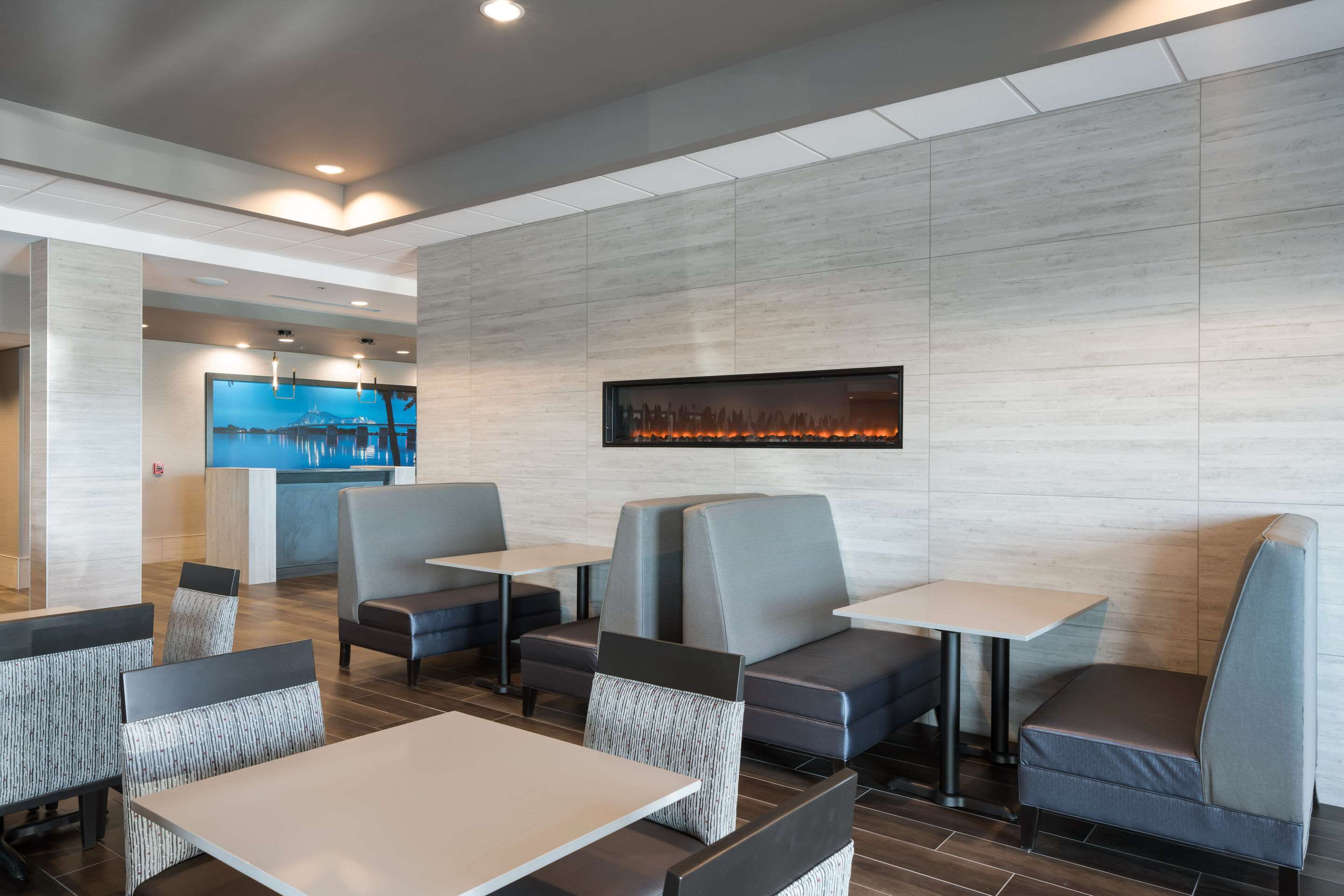 Breakfast area | Comfort Suites Kennewick at Southridge