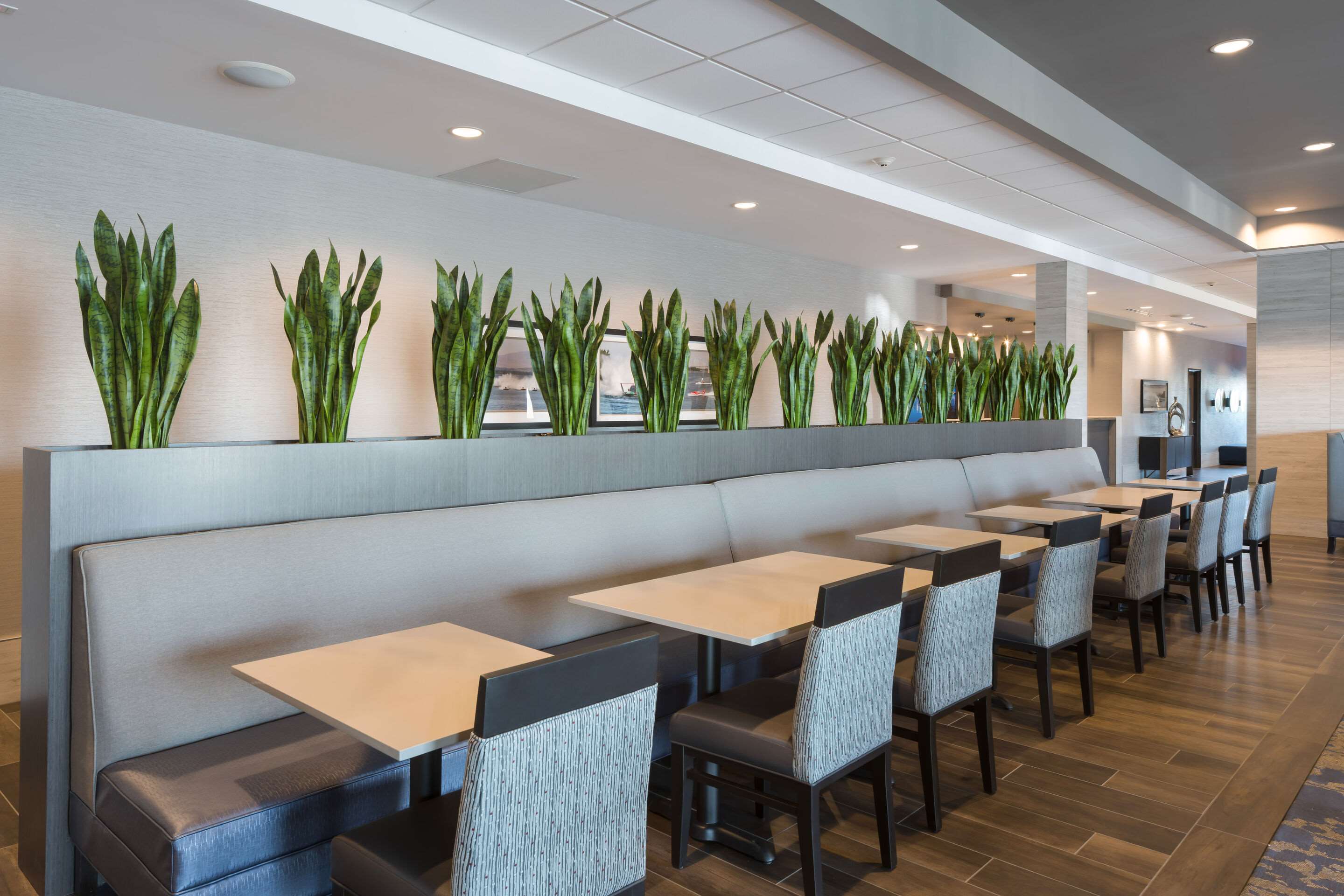 Breakfast area | Comfort Suites Kennewick at Southridge