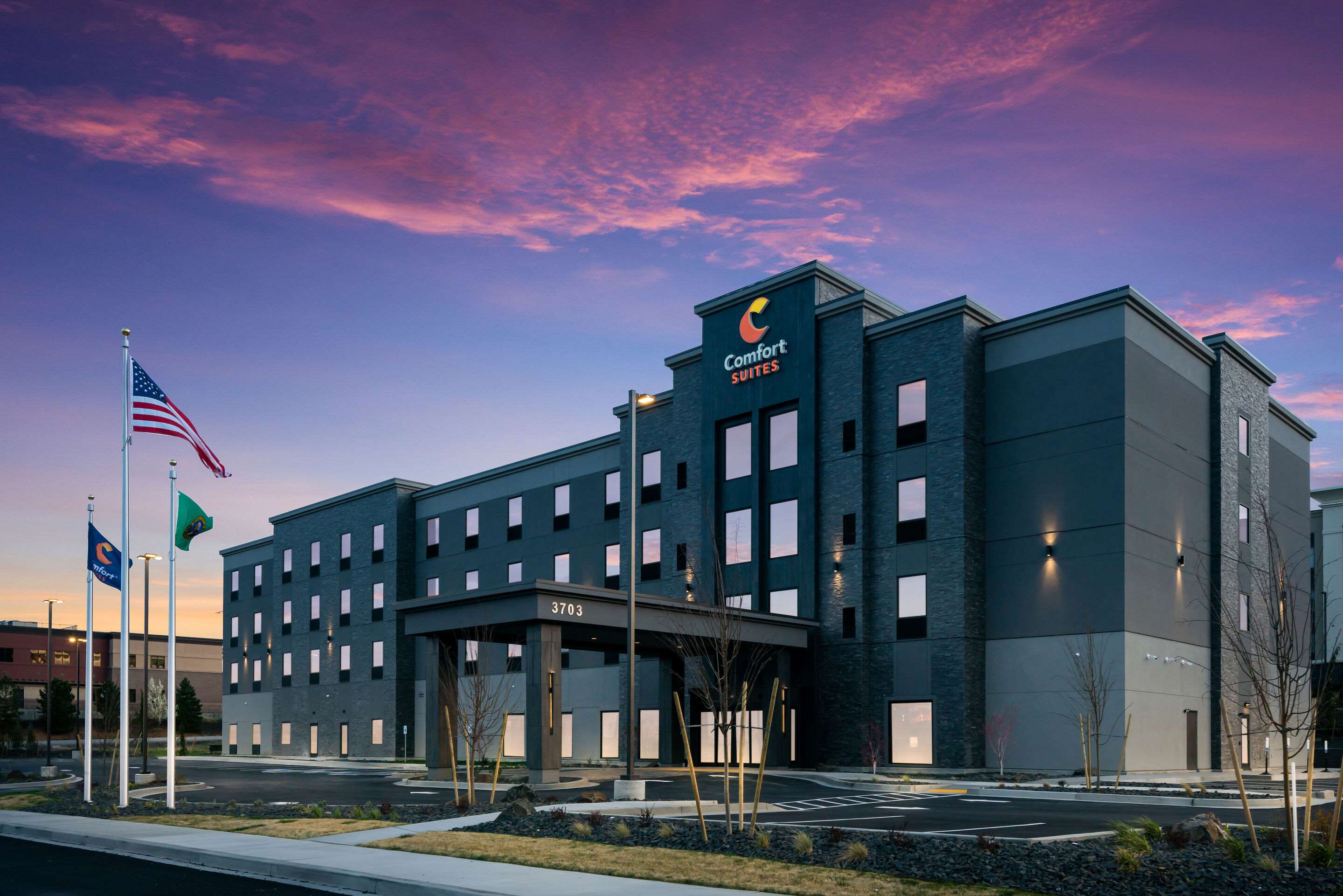 Hotel at night | Comfort Suites Kennewick at Southridge