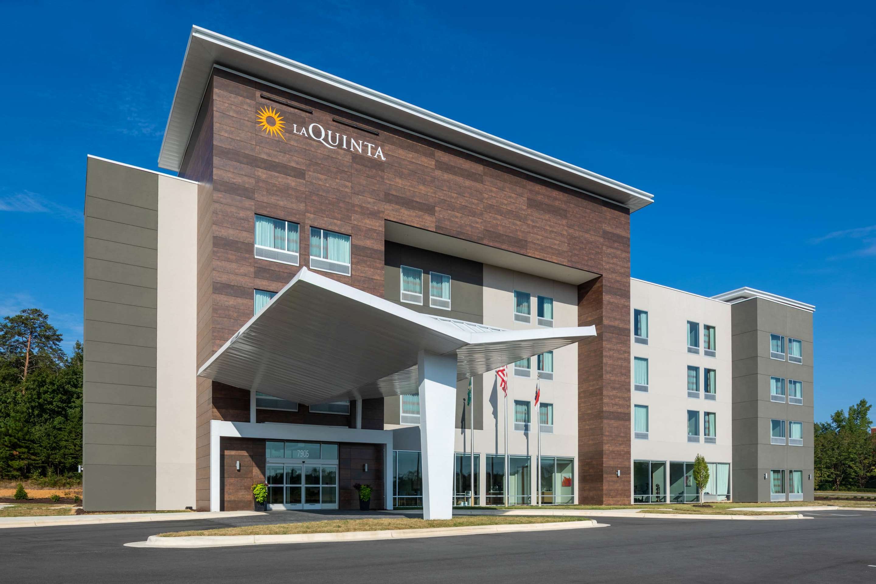 Exterior | La Quinta Inn & Suites by Wyndham Greensboro Arpt High Point