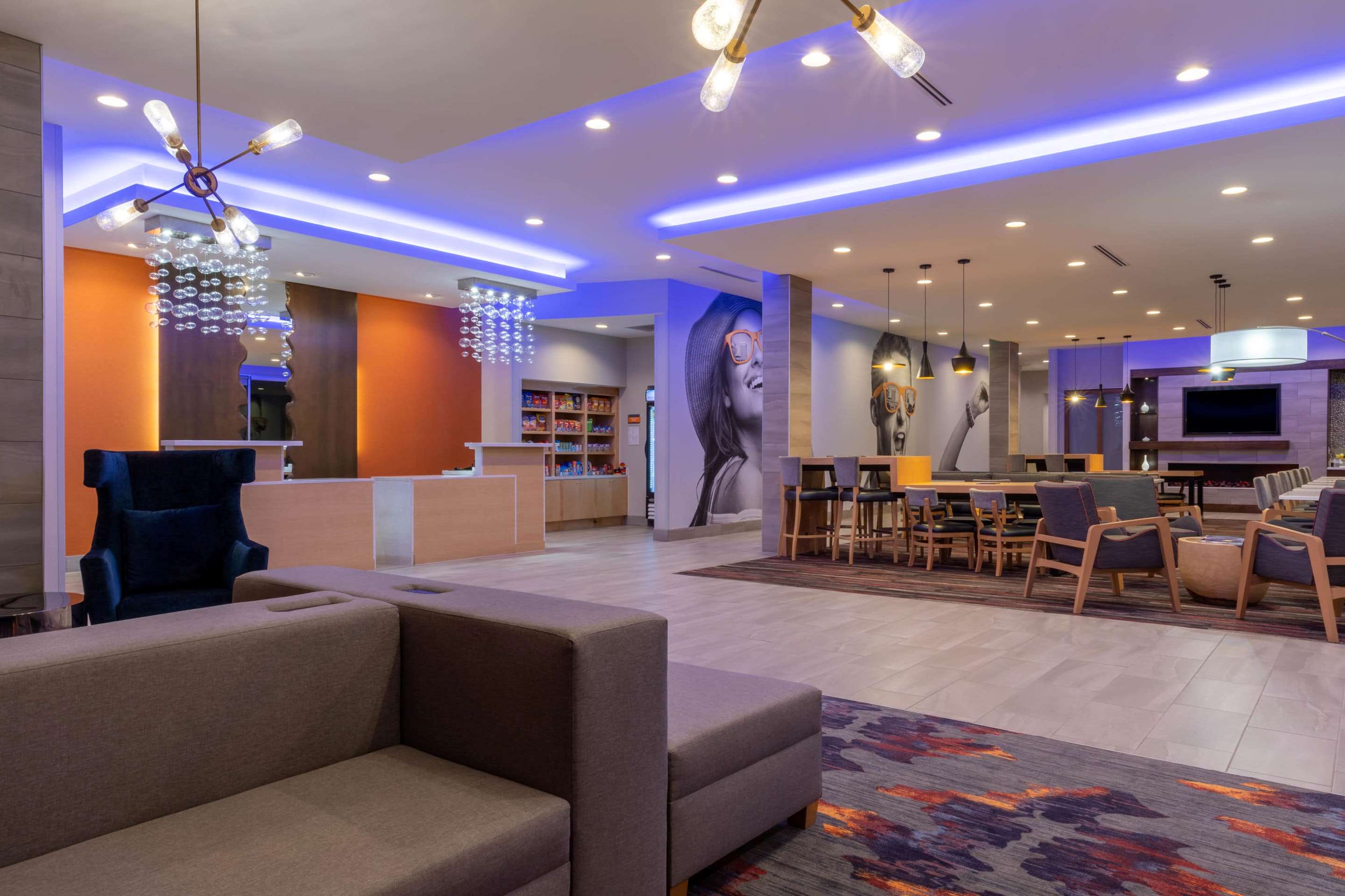 Lobby | La Quinta Inn & Suites by Wyndham Greensboro Arpt High Point
