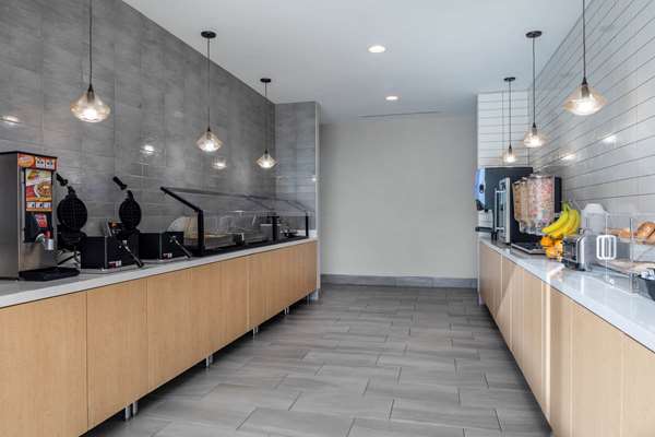  - La Quinta Inn & Suites Airport Greensboro - I-40, Exit 210