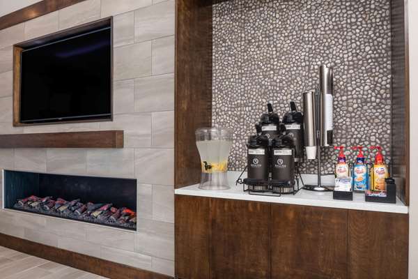  - La Quinta Inn & Suites Airport Greensboro - I-40, Exit 210