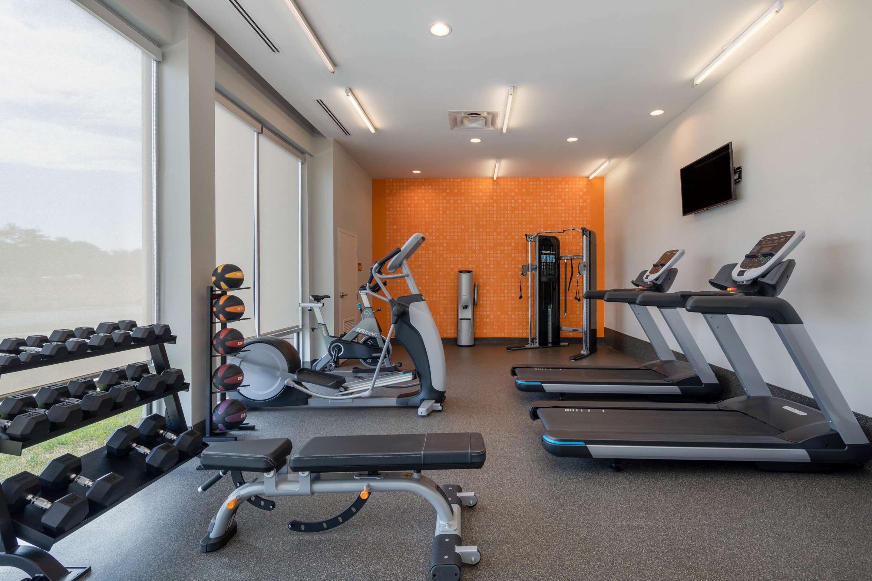 Health club fitness center gym | La Quinta Inn & Suites by Wyndham Greensboro Arpt High Point
