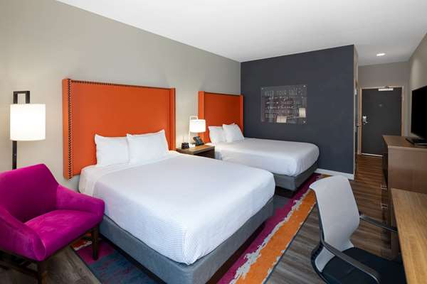  - La Quinta Inn & Suites Airport Greensboro - I-40, Exit 210