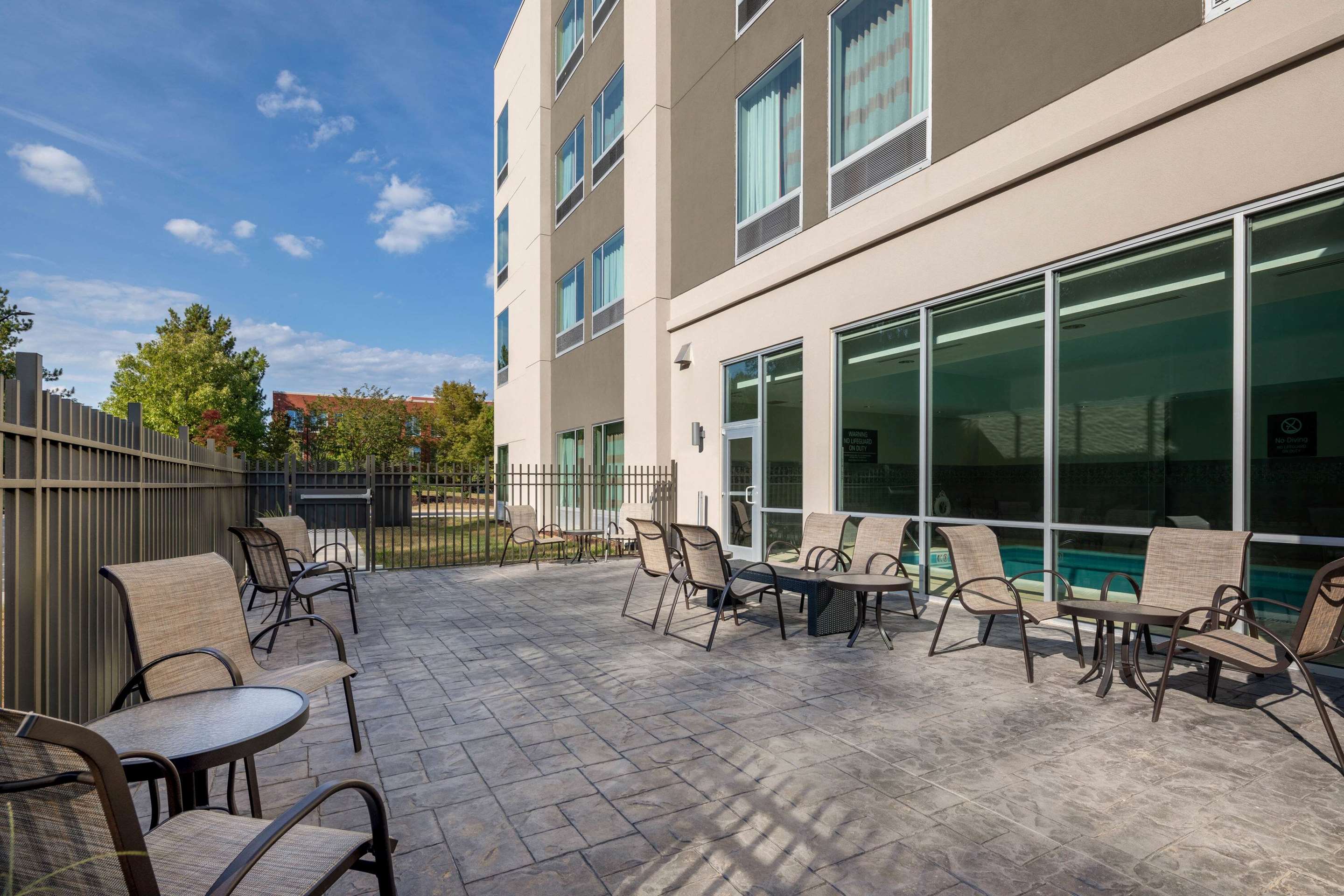 Property amenity | La Quinta Inn & Suites by Wyndham Greensboro Arpt High Point