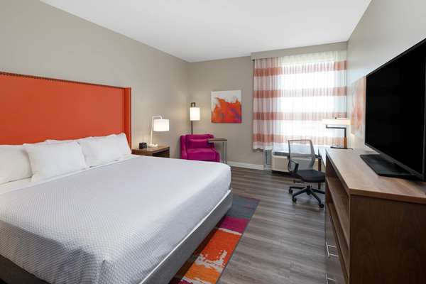  - La Quinta Inn & Suites Airport Greensboro - I-40, Exit 210