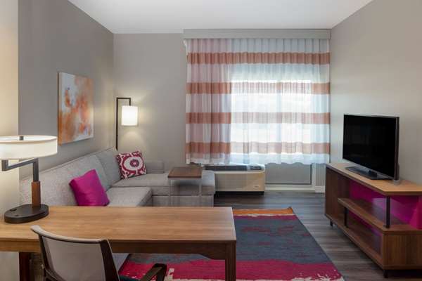  - La Quinta Inn & Suites Airport Greensboro - I-40, Exit 210