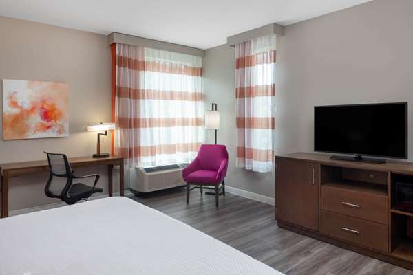  - La Quinta Inn & Suites Airport Greensboro - I-40, Exit 210