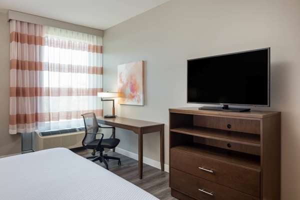  - La Quinta Inn & Suites Airport Greensboro - I-40, Exit 210