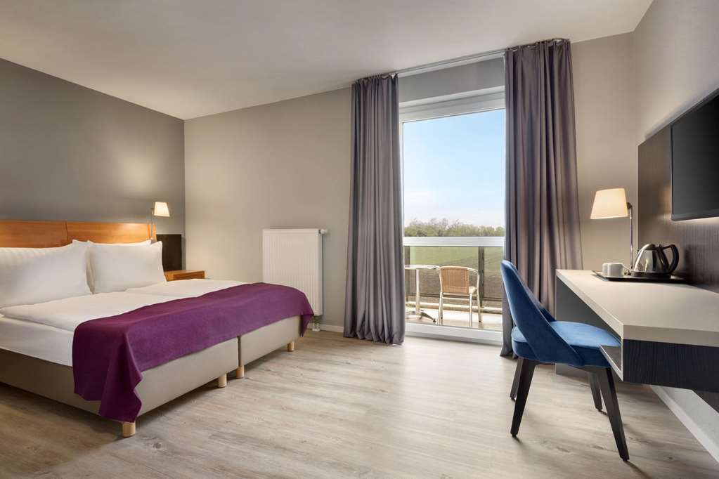 RAMADA BY WYNDHAM MUENCHEN AIRPORT-guestroom-Guest Room,On-Site.jpg