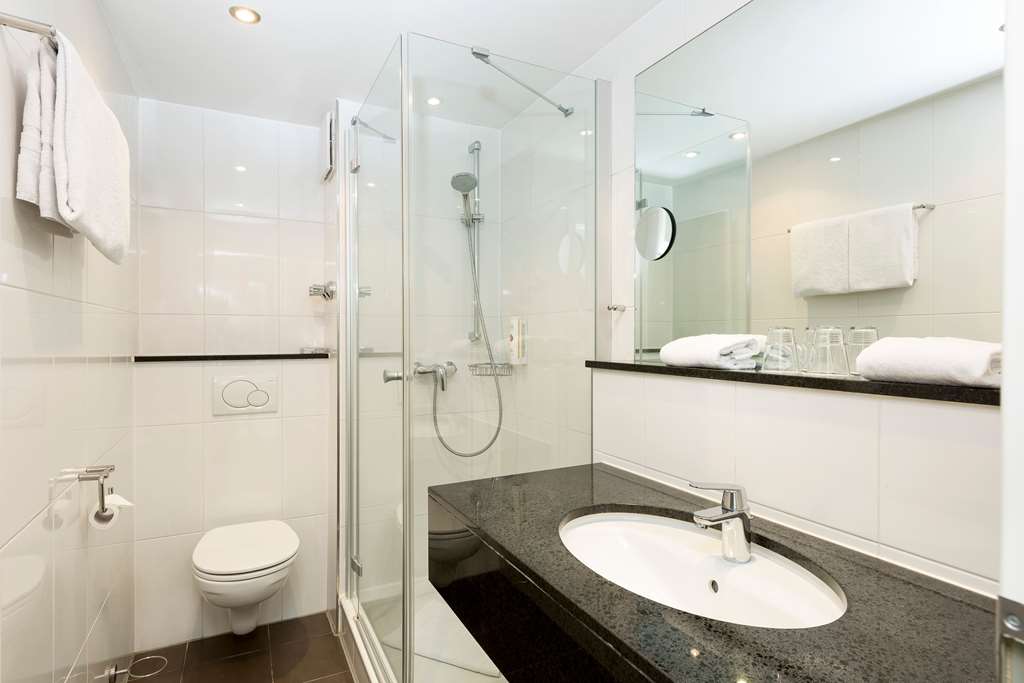 RAMADA BY WYNDHAM MUENCHEN AIRPORT-guestroom-Guest Room,Bathroom,On-Site.jpg