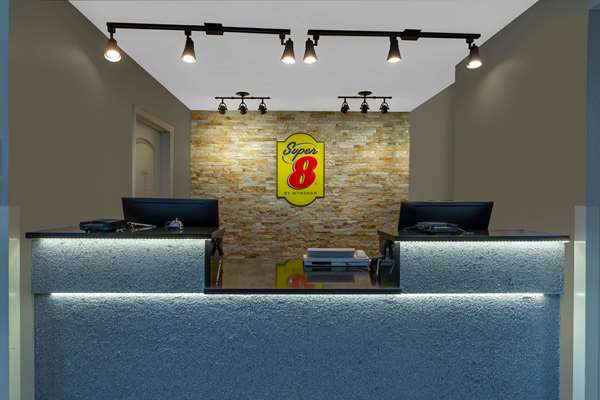  - Super 8 Hotel South Holland - I-80 & I-294, Exit 2