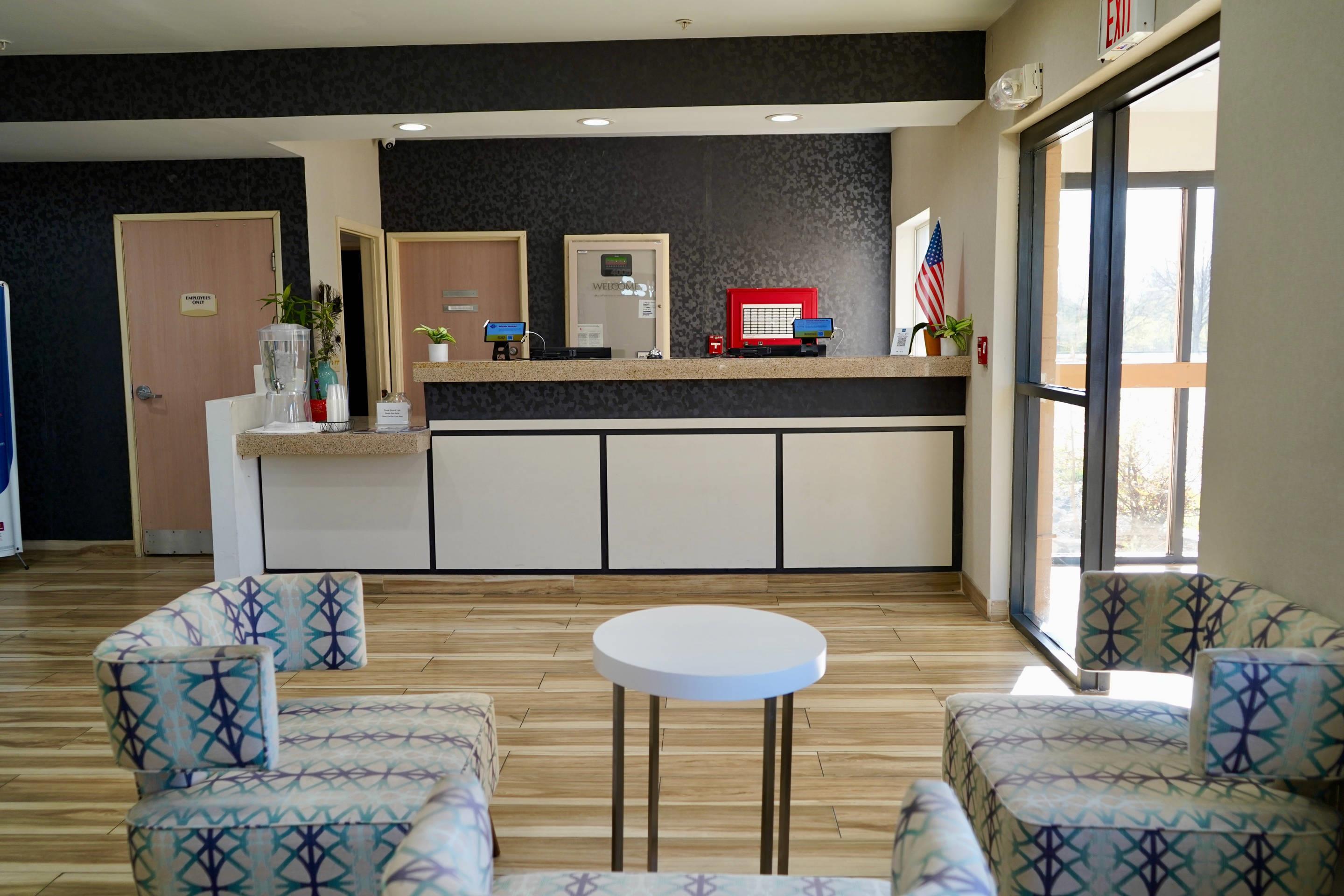 Front desk | Clarion Inn near Wright Patterson - Dayton