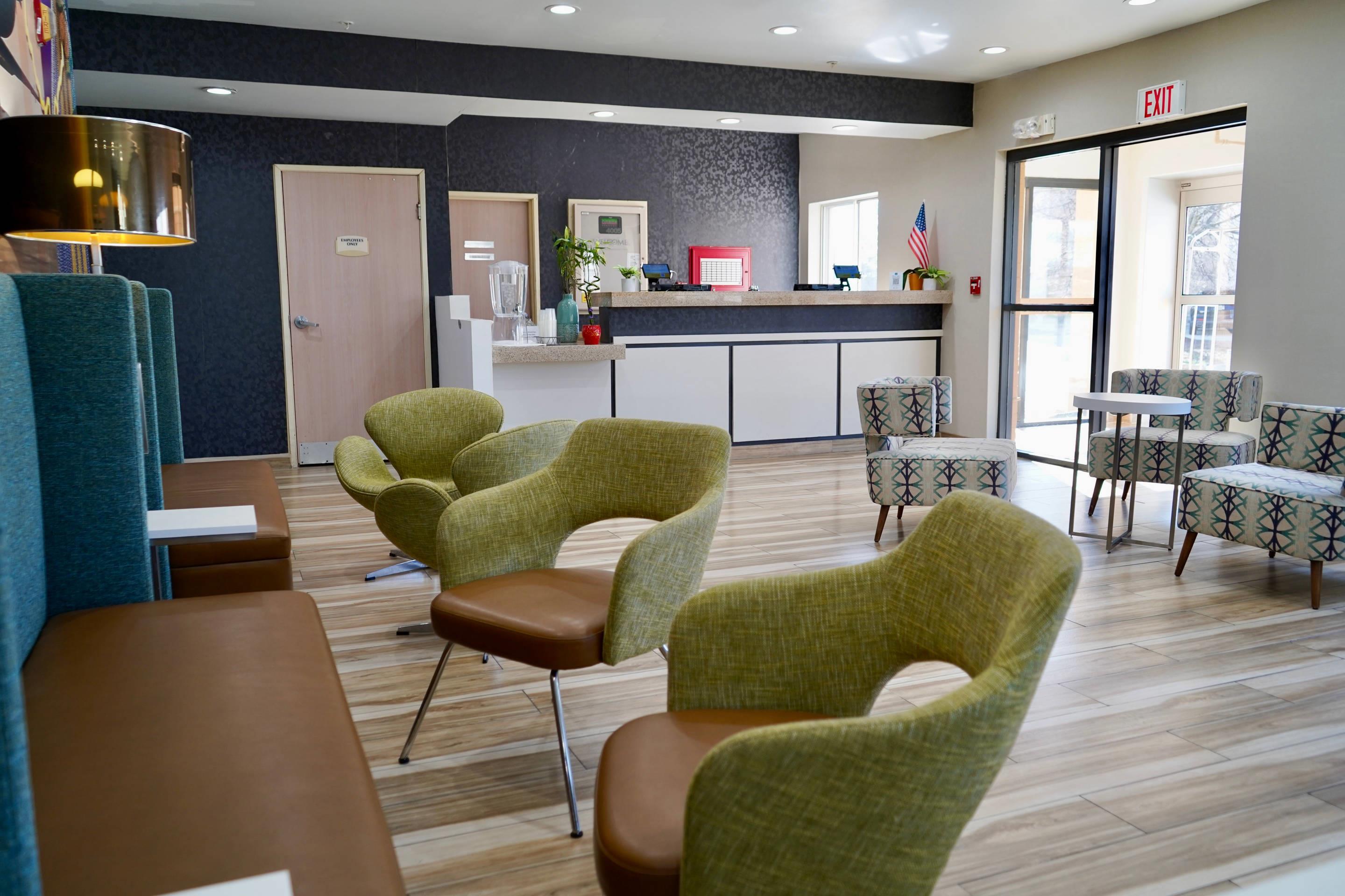 Hotel lobby | Clarion Inn near Wright Patterson - Dayton