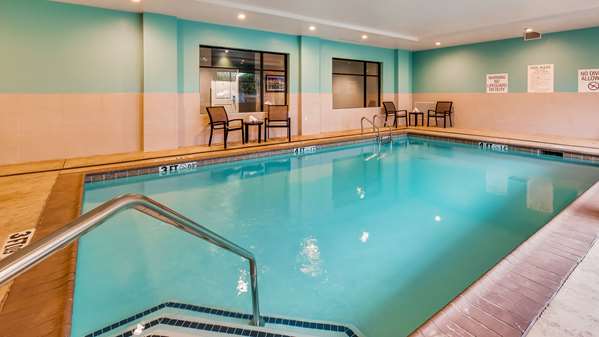 Pool - Best Western Plus Executive Residency Marion - I-55, Exit 10