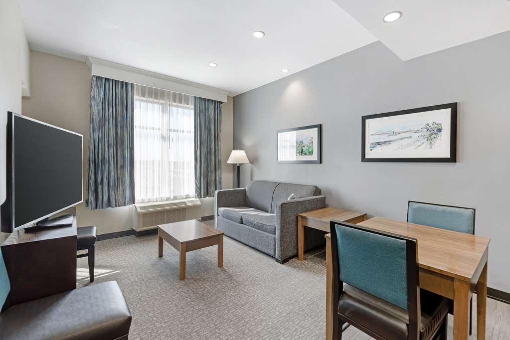 Best Western Plus Executive Residency Marion-guestroom-Guest Room,Guest Room Amenity,Suite,On-Site.jpg