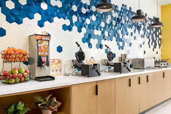  - La Quinta Inn & Suites Richmond - I-69, Exit 104