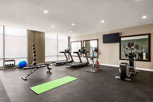 Fitness/ Exercise Room - La Quinta Inn & Suites Richmond - I-69, Exit 104