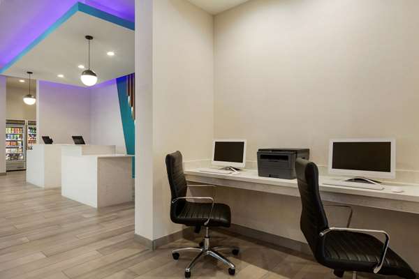 Conference Area - La Quinta Inn & Suites Richmond - I-69, Exit 104