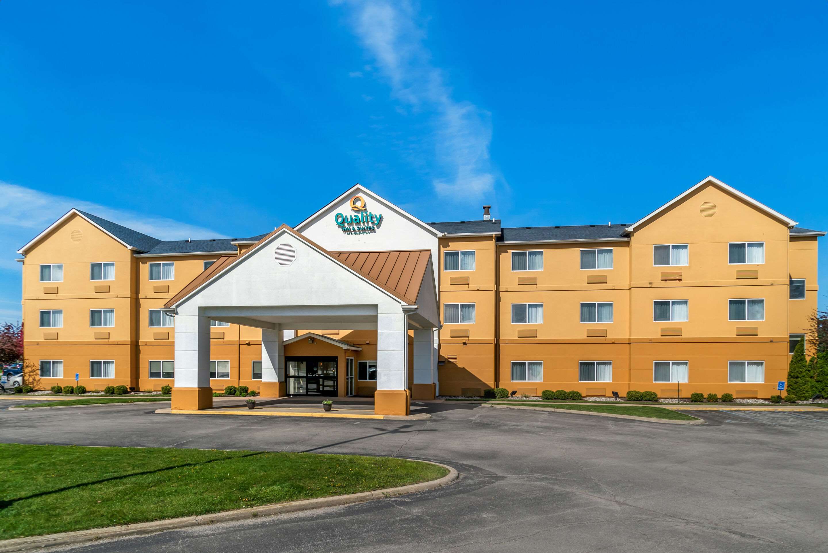 Hotel exterior | Quality Inn & Suites
