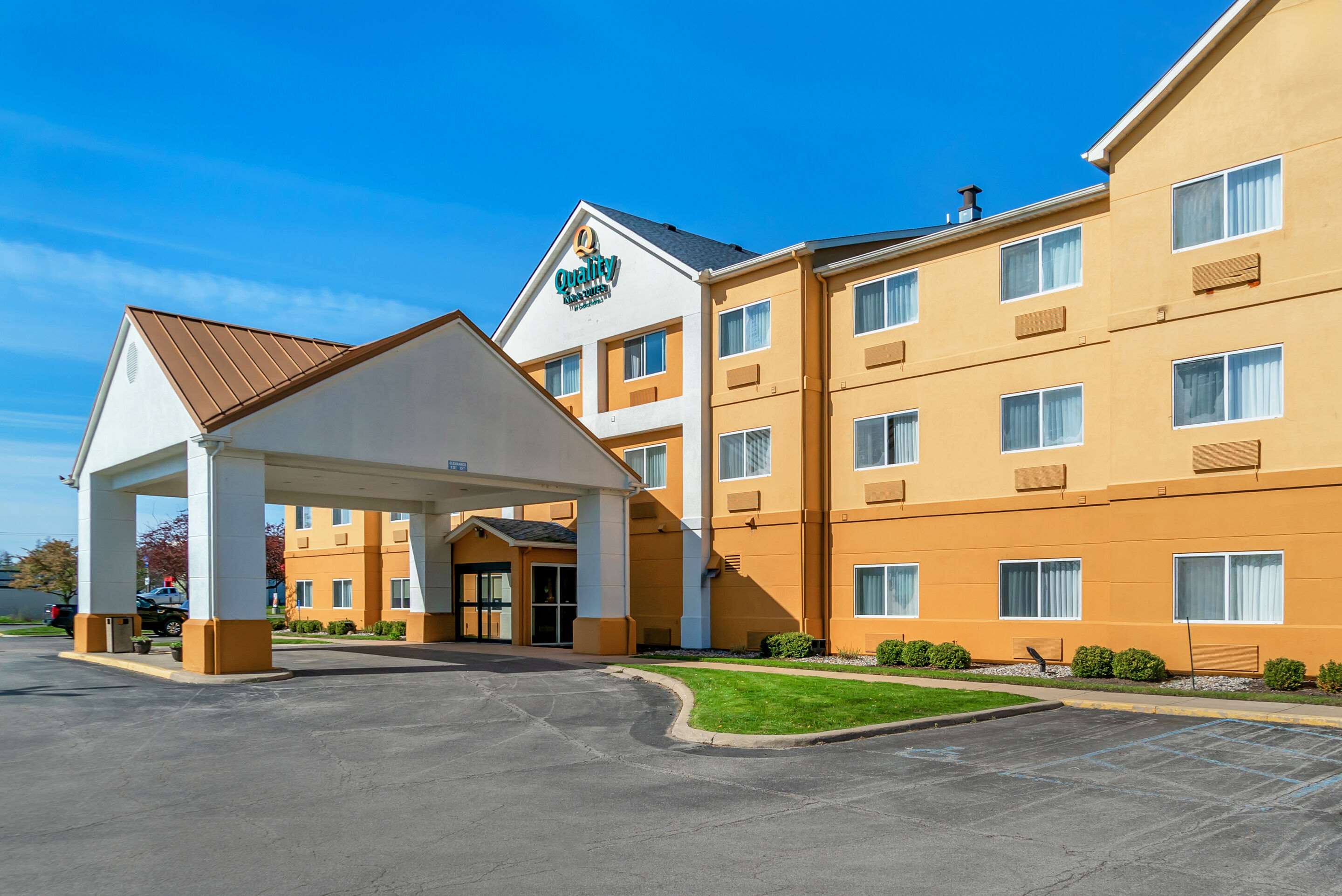 Hotel exterior | Quality Inn & Suites