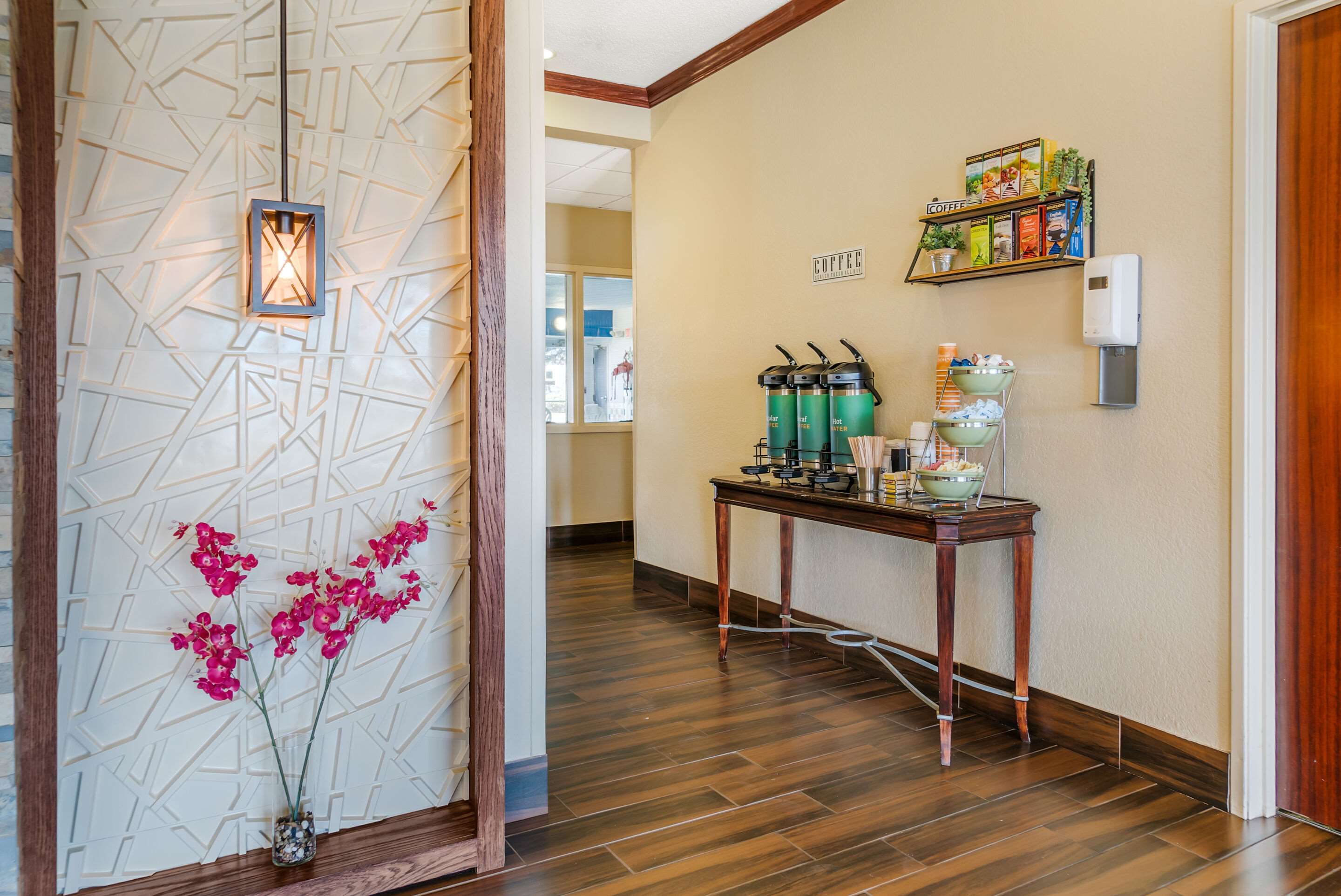 Lobby | Quality Inn & Suites