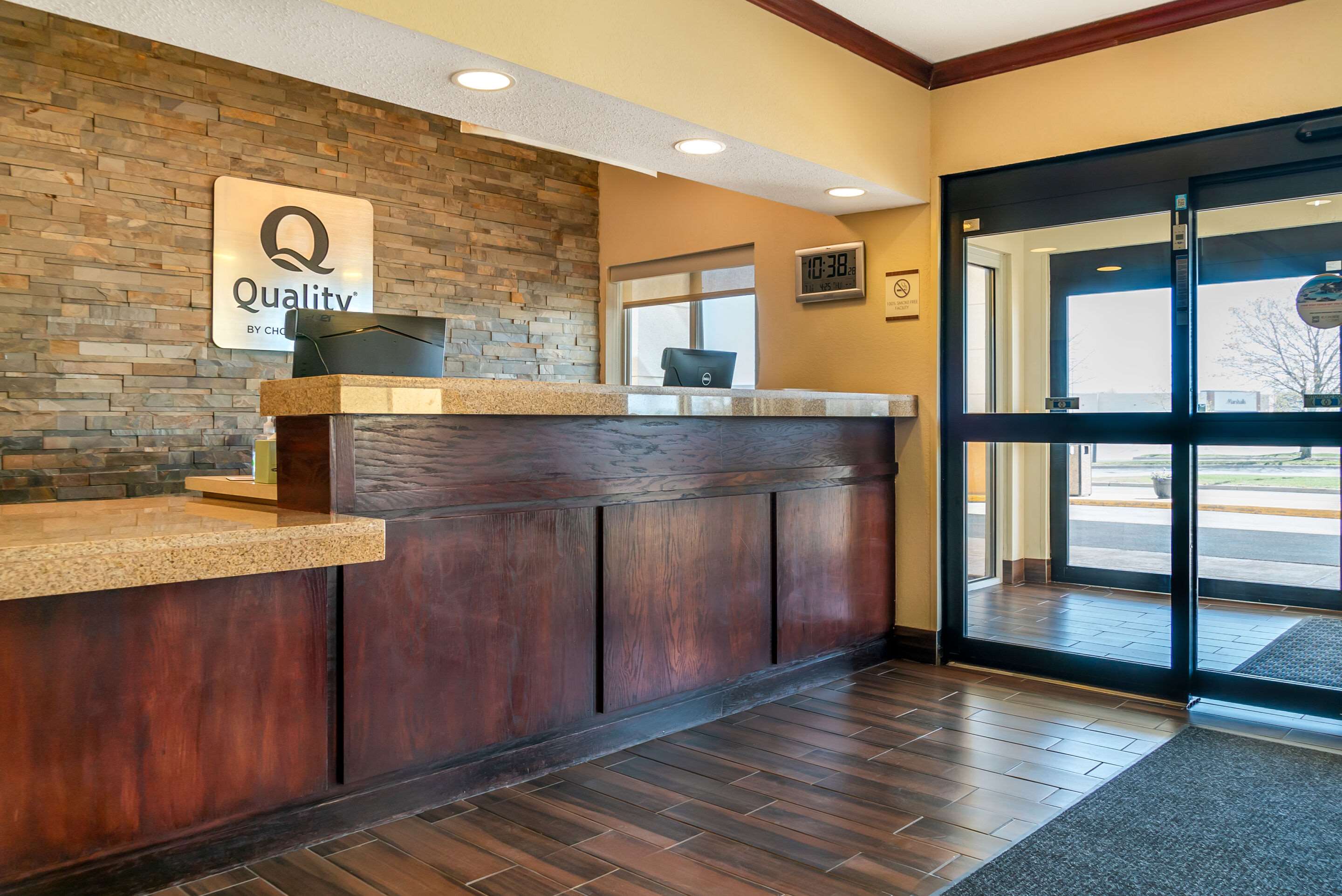 Front desk | Quality Inn & Suites