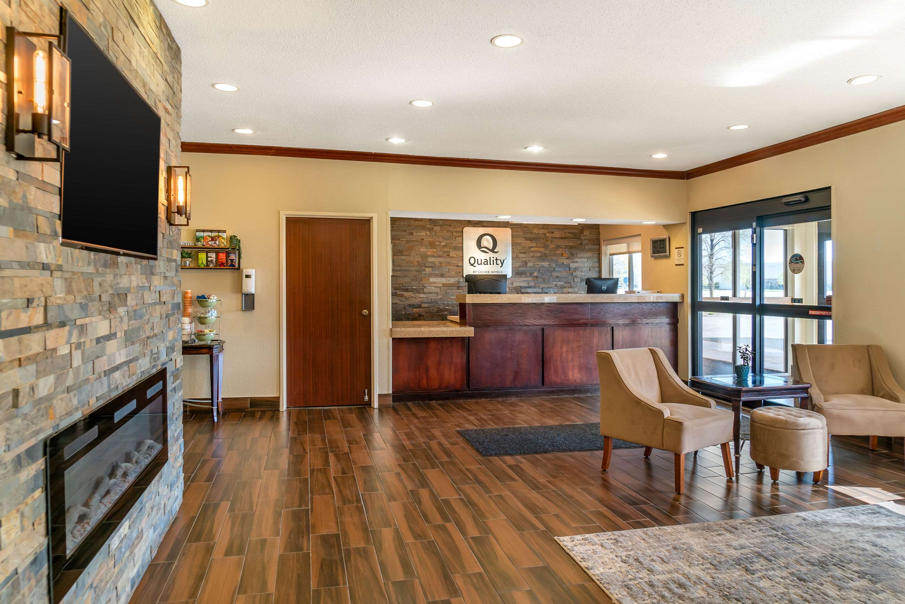 Hotel lobby | Quality Inn & Suites
