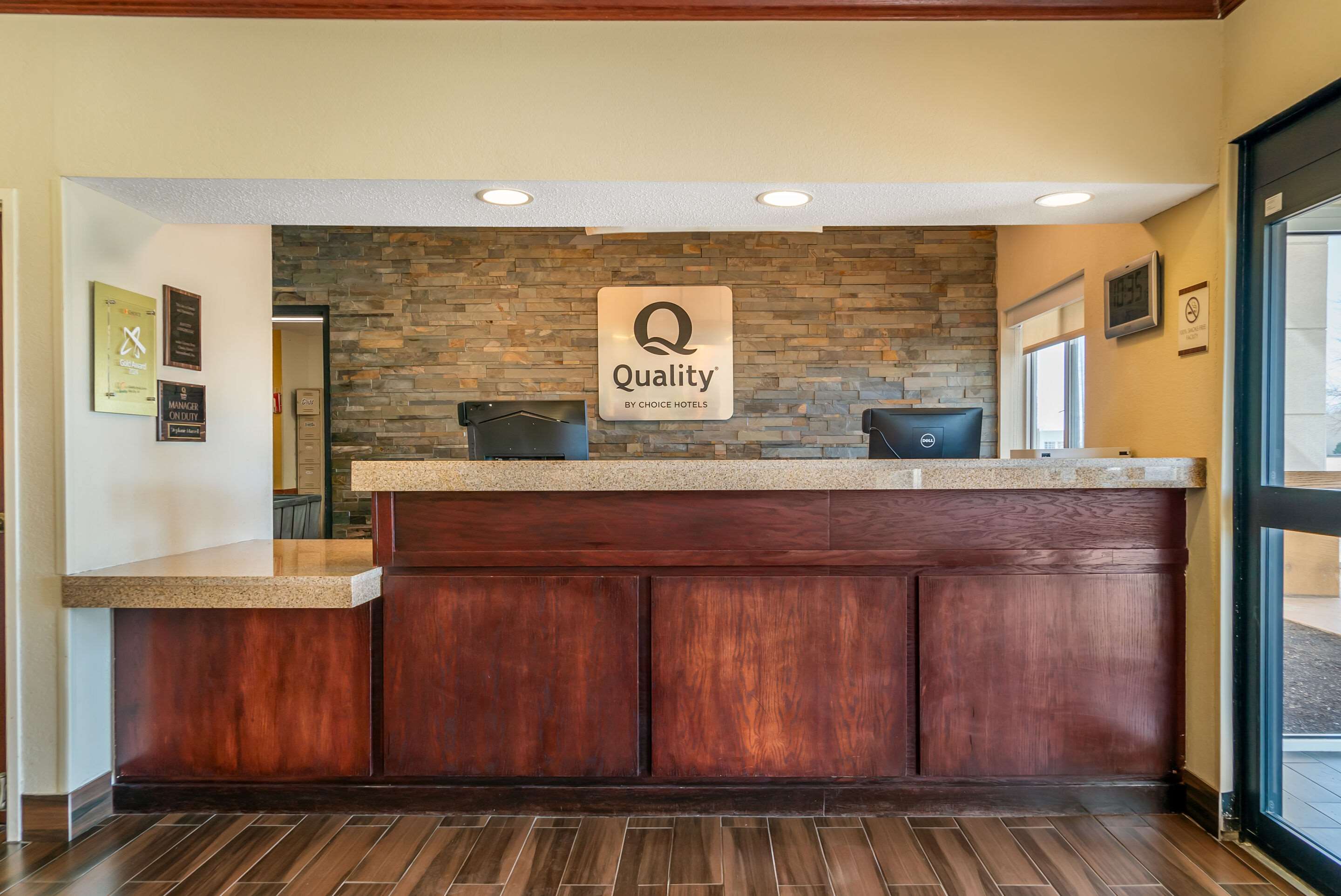 Front desk | Quality Inn & Suites