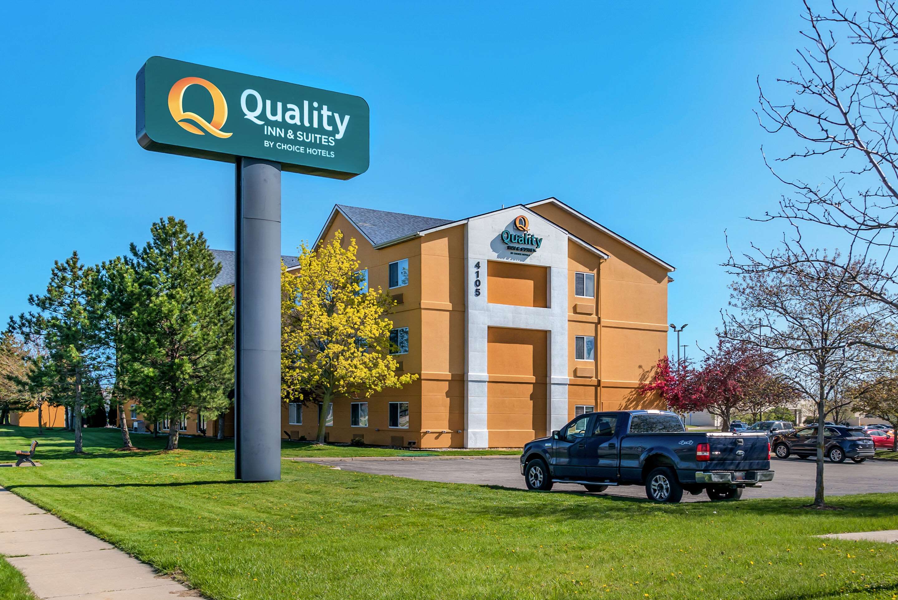 Hotel exterior | Quality Inn & Suites