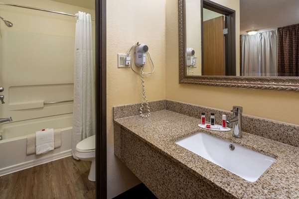  - Travelodge East Albuquerque - I-40, Exit 166