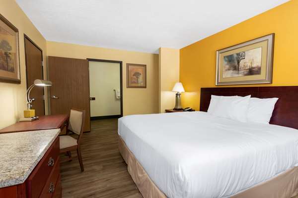  - Travelodge East Albuquerque - I-40, Exit 166